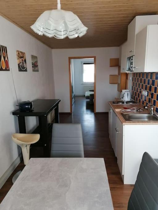 Kleine Wohnung Fuer Monteure Und Dienstreisen 츠비카우 외부 사진