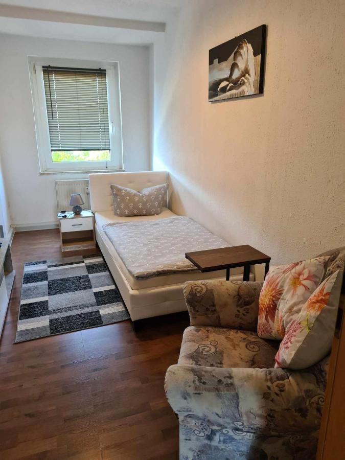 Kleine Wohnung Fuer Monteure Und Dienstreisen 츠비카우 외부 사진